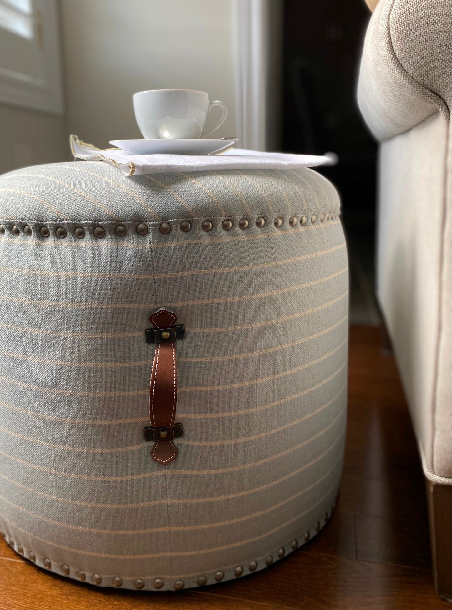 SEAT4U Johnnie Pouf Ottoman