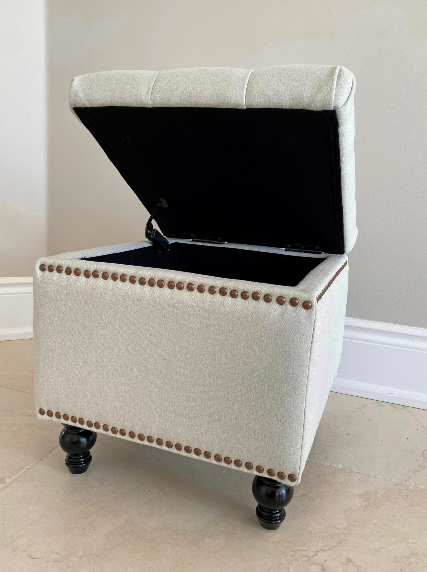 SEAT4U Beckenham Storage Ottoman