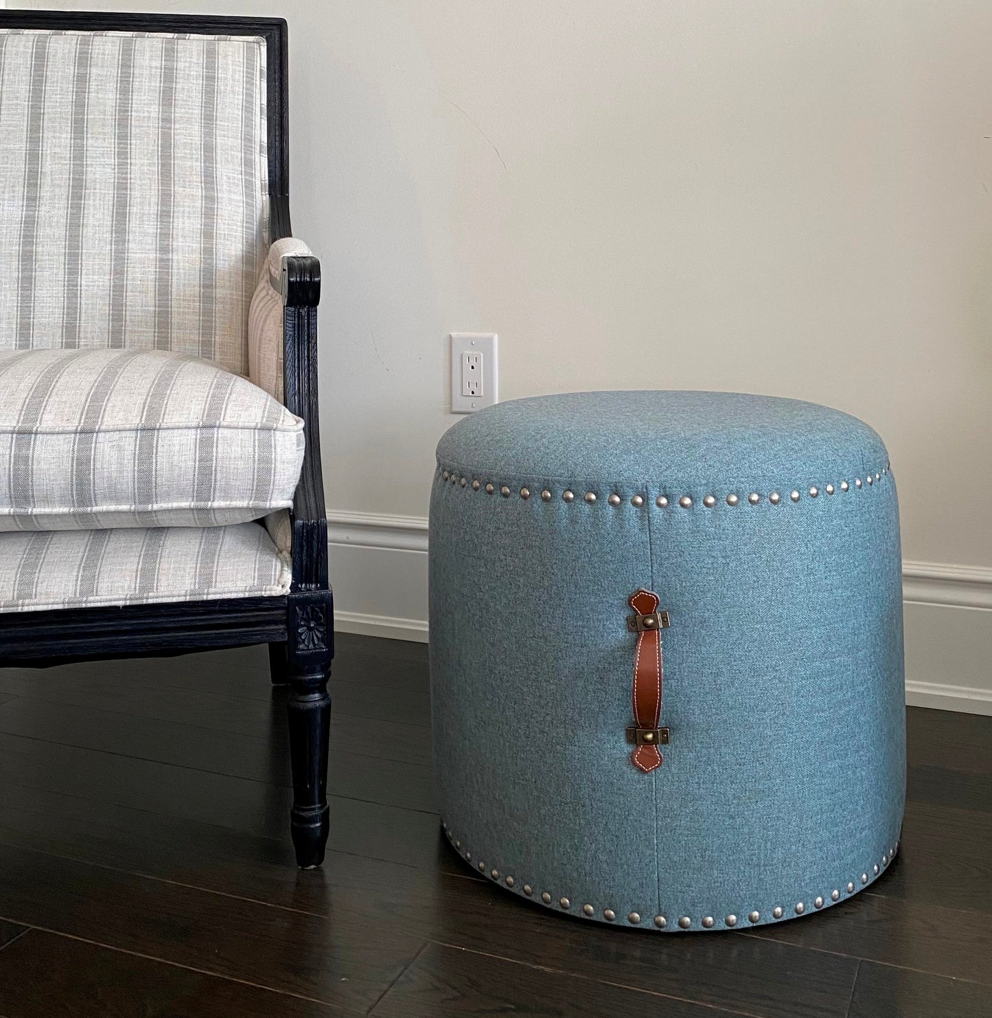 SEAT4U Johnnie Pouf Ottoman