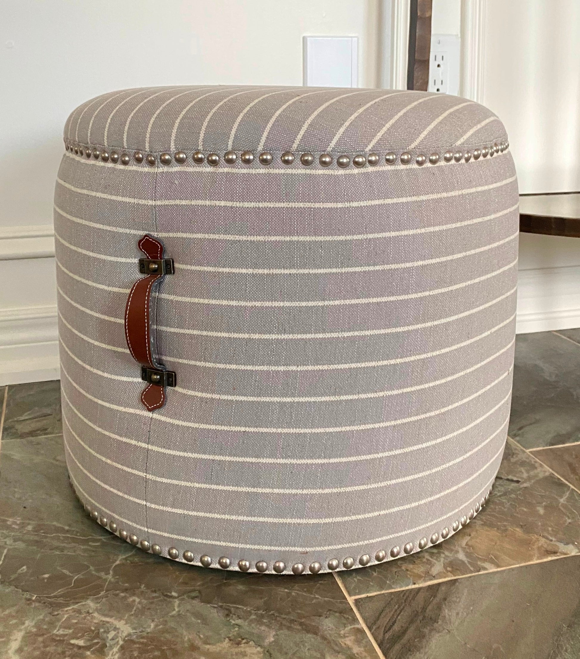 SEAT4U Johnnie Pouf Ottoman